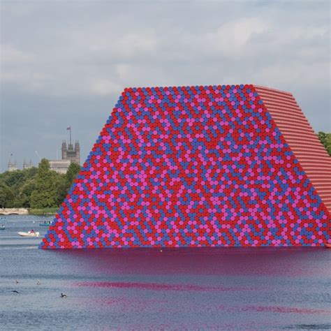 Christo And Jeanne Claude The London Mastaba Serpentine Galleries
