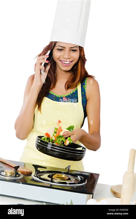Kitchen Woman Cooking Vegetable Hi Res Stock Photography And Images Alamy