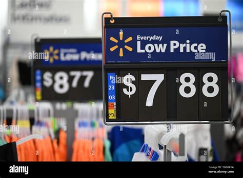 Walmart Everyday Low Price Sign Hi Res Stock Photography And Images Alamy