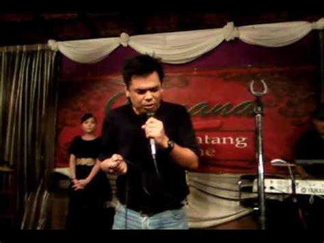 verse 2 am dm biar saja aku sendiri g c a yang mencari damai di hati dm e am airmata basah di pipi am/g f e am tak mungkin dapat membasuh luka. Ku Cari Damai Di Hati by Nizam Alias - YouTube