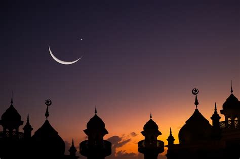 Premium Photo Silhouette Mosques Dome On Twilight Sky And Crescent Moon