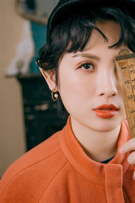 Do not post format memes such. 誕生・魏如萱：奇怪的妳，美麗的瑕疵｜封面故事 2020 輯一 ｜ BIOS monthly