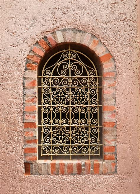 14 beautiful Moroccan doors and windows in Marrakech - smileyioana.com