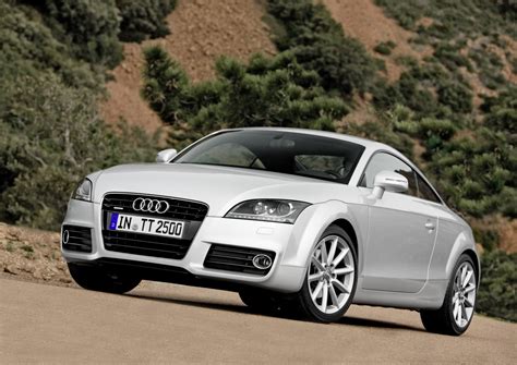 Der europäische fußballverband uefa nennt sich „eine politisch und religiös neutrale organisation. 2011 Audi TT And TTS Preview