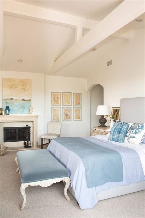 Wall decor can really brighten a room especially if paired with matching bedding and decor. Gallery Wall for your Bedrooms: A Focal Point that is So ...
