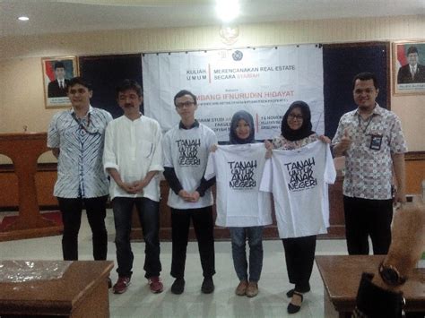 Hal ini terbukti dari sebaran mahasiswa aktif sampai tahun akademik 2016/2017 yang sebesar 26.621 mahasiswa, berasal dari sumatra, kalimantan , ntt. Berwirausaha dengan Real Estate Syariah: Kuliah Umum #3 ...