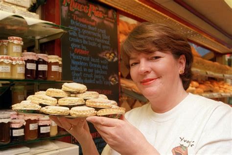 Heres 17 Great Pictures Of Sheffield Folk Enjoying Pies Over The Years