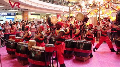 28 drummers from vr drumming academy gave a stunning performance to staff of star media a reverberating performance by 28 drummers from the vr drumming academy marked an early. Chinese Drumming Performance by VR Drumming Academy 大众鼓艺演出 ...