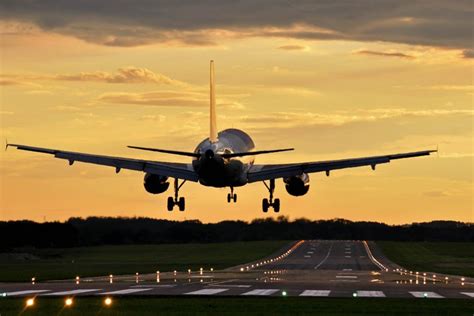Why Planes Circle Around For Aborted Landings Readers Digest