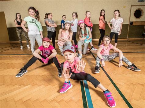 Zuhause tanzen zu lernen ist ein großartiger weg, um etwas sport zu machen und gleichzeitig ein paar coole moves zu lernen! 48 Best Images Hip Hop Zu Hause Lernen - Projekttage 2015 ...