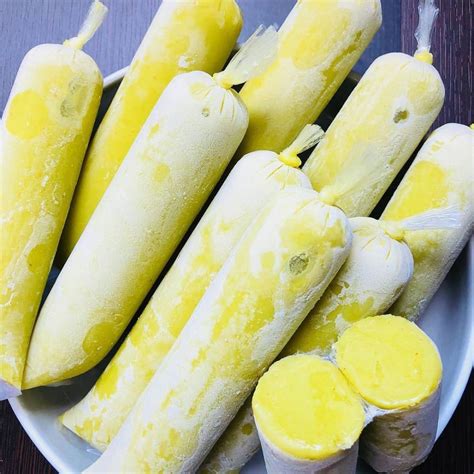 • daging sirsak • gula pasir • skm • air • garam • jus buah naga : 7 Resep Es Lilin Kekinian untuk Lebaran Ceria - Dijelas.in