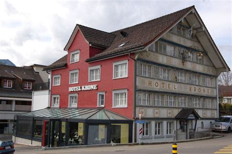 Very nice property, good value for money, clean and quiet, we had a large bedroom on the 3rd floor so excellent views (and heating was on when we arrived so lovely and cosy) complete with tv and sofa, plenty storage along with a separate kitchen / dinner with table and 4. "Hotel Krone in Urnäsch" Hotel Krone (Urnäsch ...
