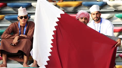 منظمة حقوقيةالبريطاني المحتجز في الإمارات بسبب ارتدائه قميص فريق قطري يعاني ظروفا قاسية