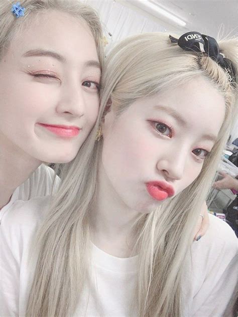 Twice Jihyo And Dahyun Instagram Twicetagram ジヒョ ダヒョン トゥワイス サナ