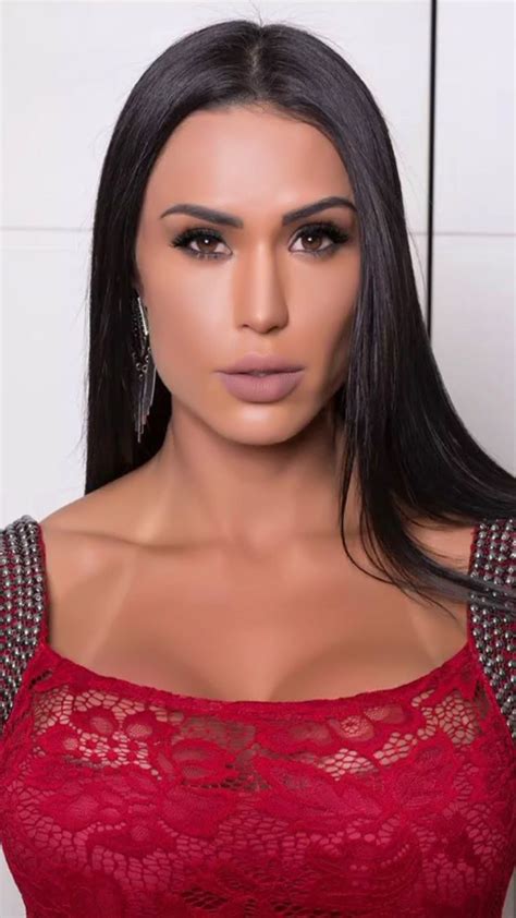 The series (2021), tô de graça (2017) and vai que cola (2013). Beautiful gracyanne barbosa | Mulheres bonitas, Modelos ...