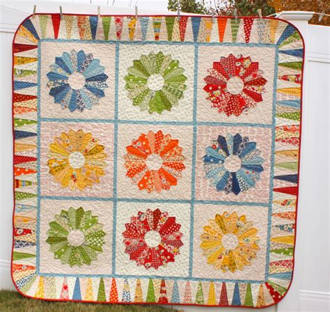 Judy anne breneman of patterns from history tells us that the dresden plate block. Monochromatic Dresden Quilt