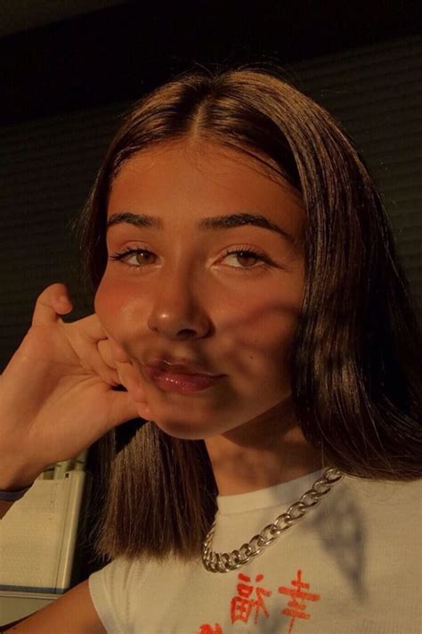 Cute Tumblr Brunette Girl Selfie Summer Wear Silver Necklace Sunset Time In 2020 Cute Selfie