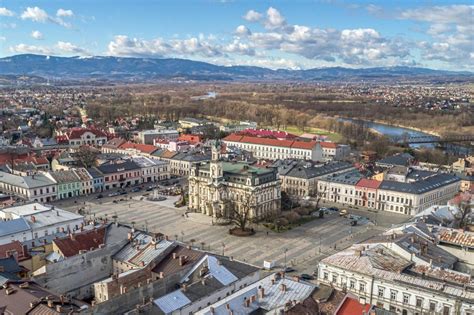 Punkt obsługi klienta mpk zmienia lokalizację. Nowy Sącz. Pomocna szóstka Prezydenta Ludomira Handzla ...