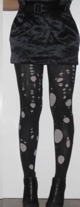 570 x 930 jpeg 65 кб. Lisa's Blog =]: Stylish vs. Trashry - Leggings with holes