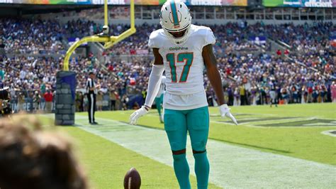 Jaylen Waddle Touchdown Dance Explained How Dolphins Wrs Penguin