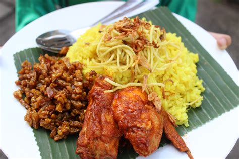 Makanan khas betawi memang surganya pecinta kuliner. Bumbu Nasi Kuning Jawa yang Khas dan Gurih untuk Masakan ...