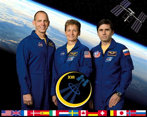 Space In Images 2007 10 Expedition 16 Crew Part 1 Crew Portrait