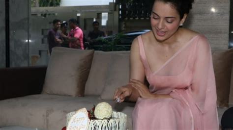 Happy Kangana Ranaut Cuts Huge Cake On 32nd Birthday See Pics Indiatoday