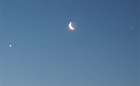 Jupiter And Venus Appear Alongside The Moon These Stunning Conjunction Photos And Videos Ensue