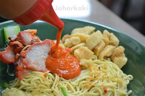 Fans of eng's wanton mee would no doubt know by now that they have moved into their own premises along tanjong katong road. Singapore Wantan Mee at Eng's Noodles House 榮高叉燒雲吞麵 |Johor ...
