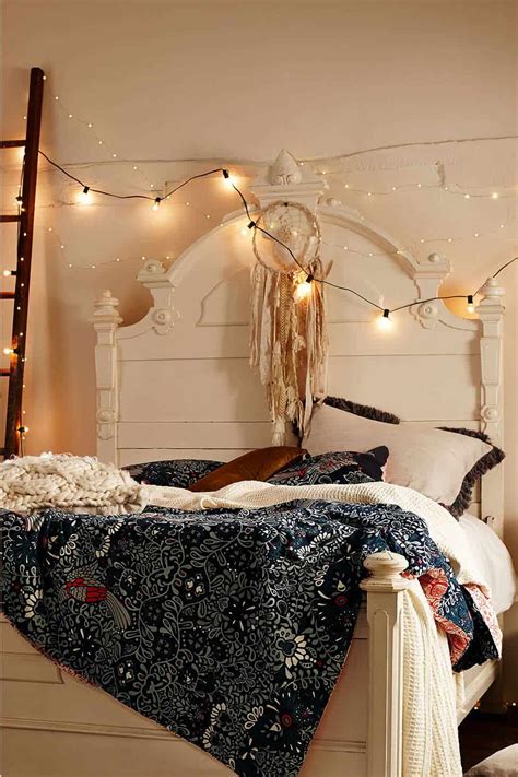 From modern pendants to vintage sconces and everything in between. 45 Inspiring ways to decorate your home with string lights