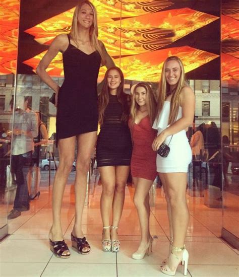 Very Tall Women 23 Photos Tall Girl Tall Women Tall People