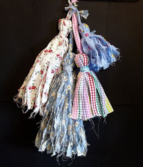 Jul 13, 2011 · pick it up, fold it in half, and pinch the top together so the fringe ends meet and the edge of the fabric is hidden between them. Things to Make and Do - Make Shabby Fabric Tassels