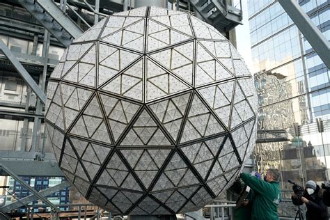 I am trying to find out the zip code for 34th street between 11th and 12th avenue. How to watch the ball drop in Times Square on New Year's ...