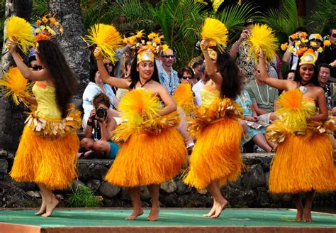 There, they will find shirts for around $70 to $80 and in a variety of. Gallery For > Traditional Hawaiian Costumes | Hawaiian ...
