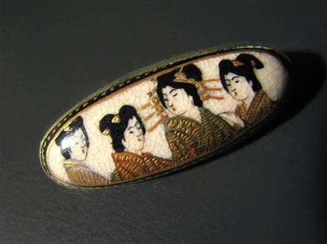 Antique Japanese Satsuma Brooch 4 Beautifully Detailed Geishas Over