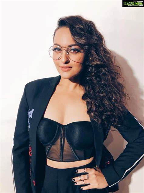 Actress Sonakshi Sinha 2018 Latest Cute Hd Images Gethu Cinema