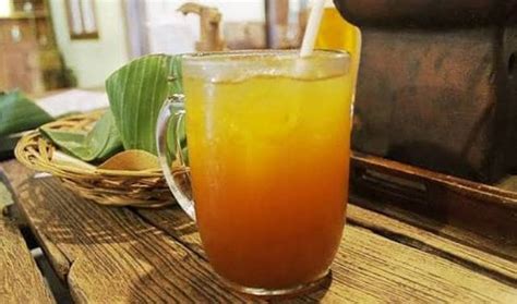 Menarik menyajikan minuman dalam hidangan prasmanan anda atau acara piknik keluarga. 11 Minuman Tradisional Indonesia Untuk Pengobatan Minuman ...
