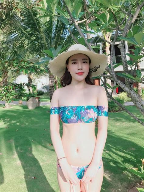 Em Gái Mai Phương Thuý Khiến Cư Dân Mạng Sốt Sình Sịch Khi Khoe Dáng Nuột Nà Với Bikini