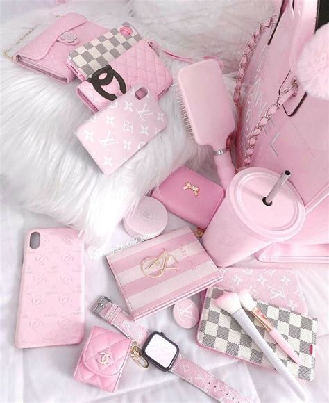 Pin By ♡𝓍𝑜𝐵𝓇𝑜𝑜𝓀𝓁𝓎𝓃♕ On Girly Girl In 2020 Girly Room Decor Pink