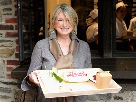 Martha Stewart 78 Pouts Her Lips Likekylie Jenner In Glamorous New