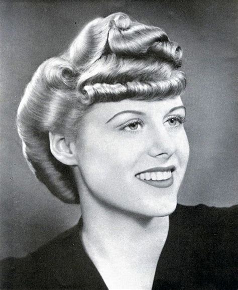 1930's hairstyles in the beginning of the 1930's women tired of fighting against their female forms and decided they no longer desired to look boyish and ignore their wholesome bodies, but instead they began to wear more tailored dresses that would bring the appearance of more softness and the exposure of their small waist lines. Sleek And Wavy: The 1930s Hairstyle for Women | History Daily