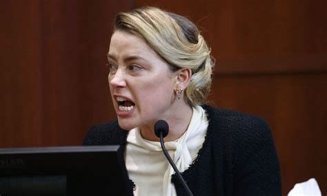 Viral Video Amber Heard Ignores Judge And Rushes Out Of Courtroom