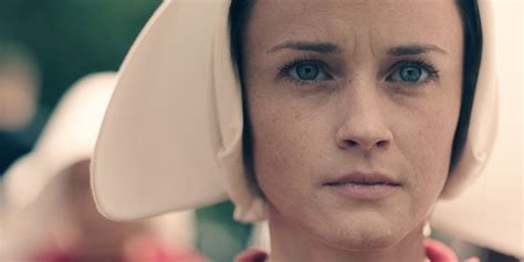 Alexis Bledel Is Back For More Handmaid S Tale Screen Rant