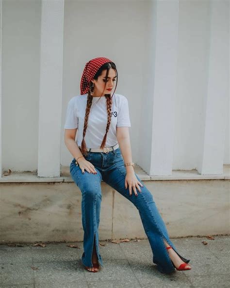Pin By Statira Prs On Women And Photography Fashion Bell Bottom Jeans Bell Bottoms