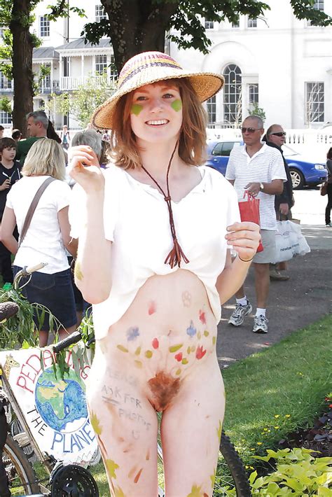 Rare Bottomless Girls At Public Nude Events 18 Pics