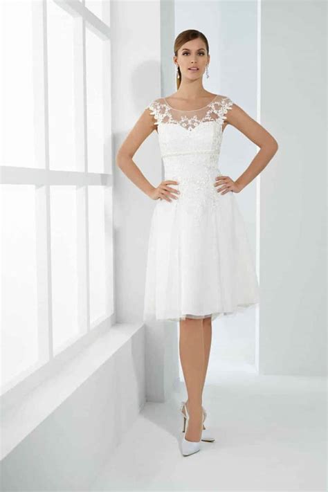 Kurzes brautkleid mit weitschwingedem rock aus seidentaft und spitze. Hochzeitskleid Kurz Eng - Hochzeits Idee