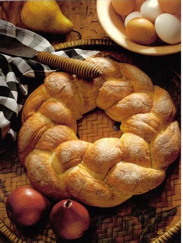 You'll love these christmas bread recipes and there's something for everyone. Sweet Bread Wreath