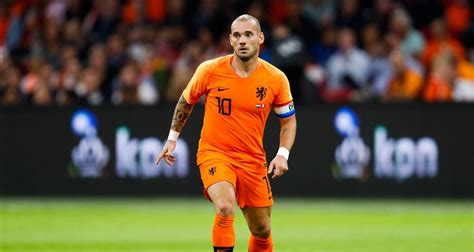 Wesley sneijder has urged ajax goalkeeper onana . Wesley Sneijder fait le buzz sur les réseaux