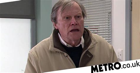Coronation Street Fans Stunned By Roy Croppers New Hairdo Soaps