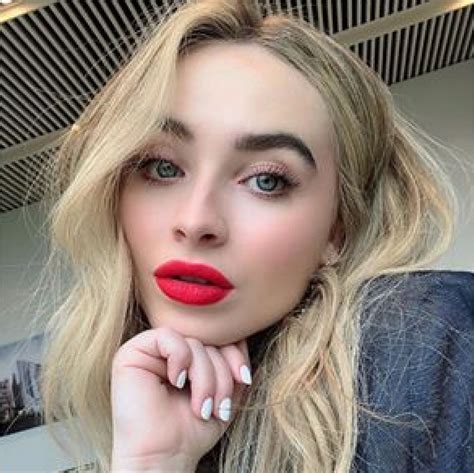 2018 sabrina carpenter in red lipstick photo by makeup artist kelsey deenihan sydney